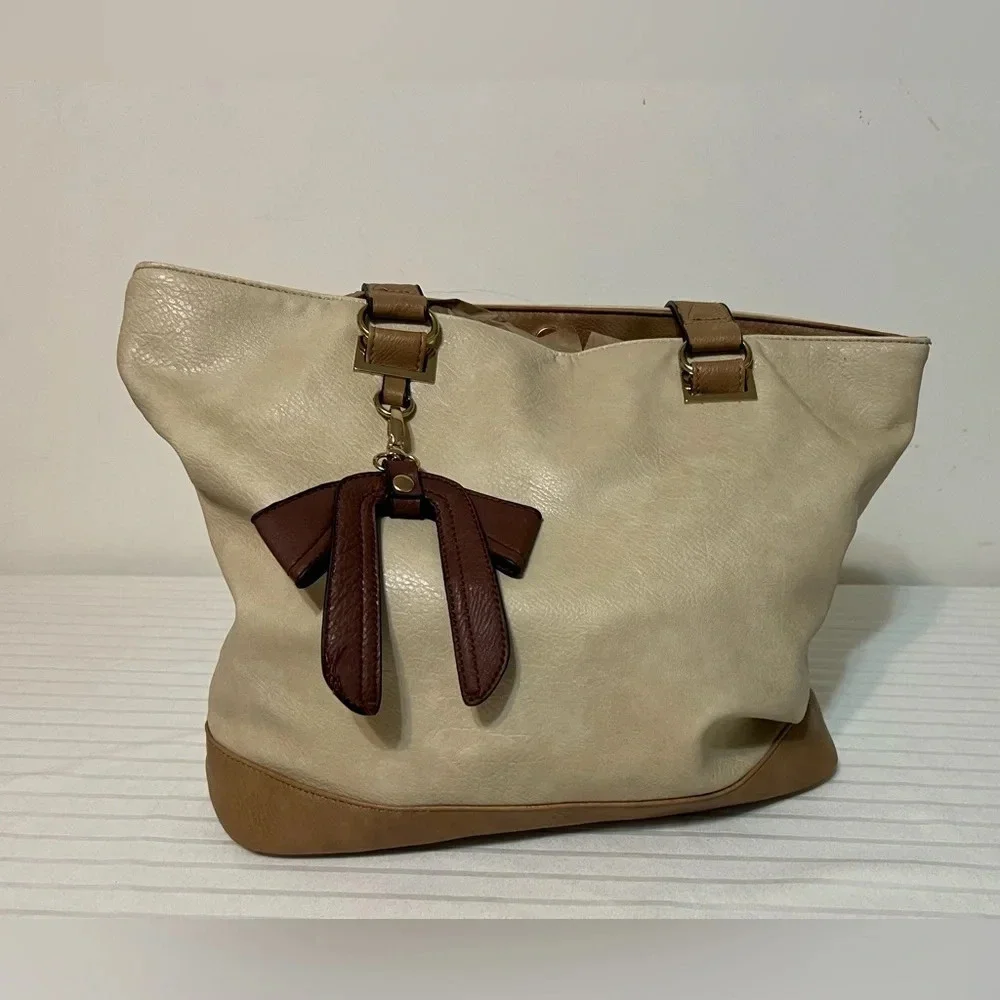 LaTique Ellis Bowtique Shoulder Bag Purse